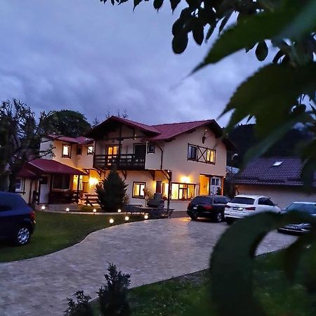 Casa cu Flori Hotel Buşteni Exterior foto