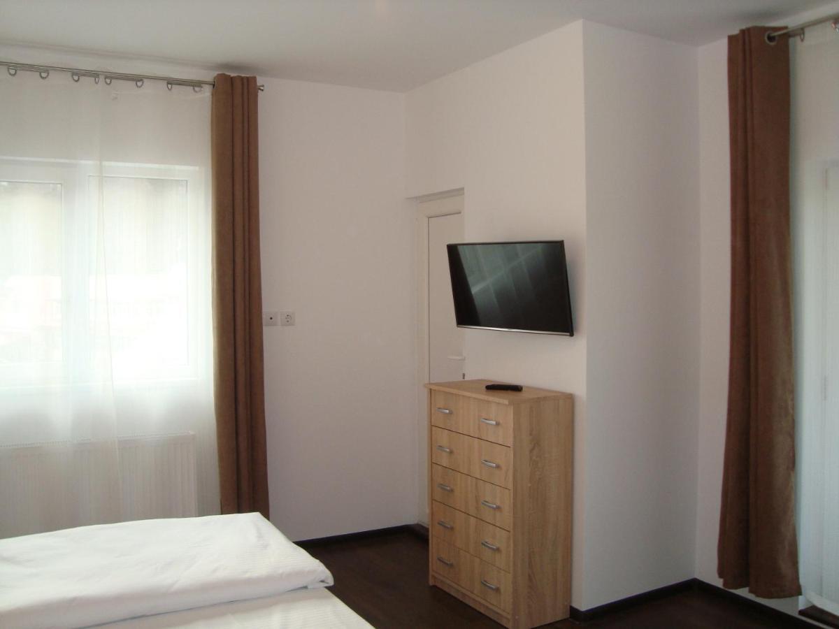 Casa cu Flori Hotel Buşteni Exterior foto