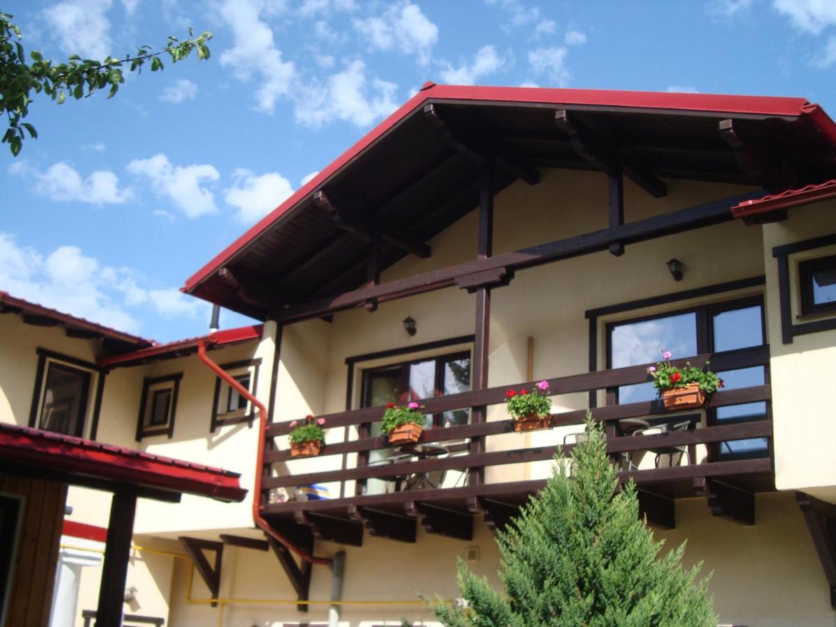 Casa cu Flori Hotel Buşteni Exterior foto