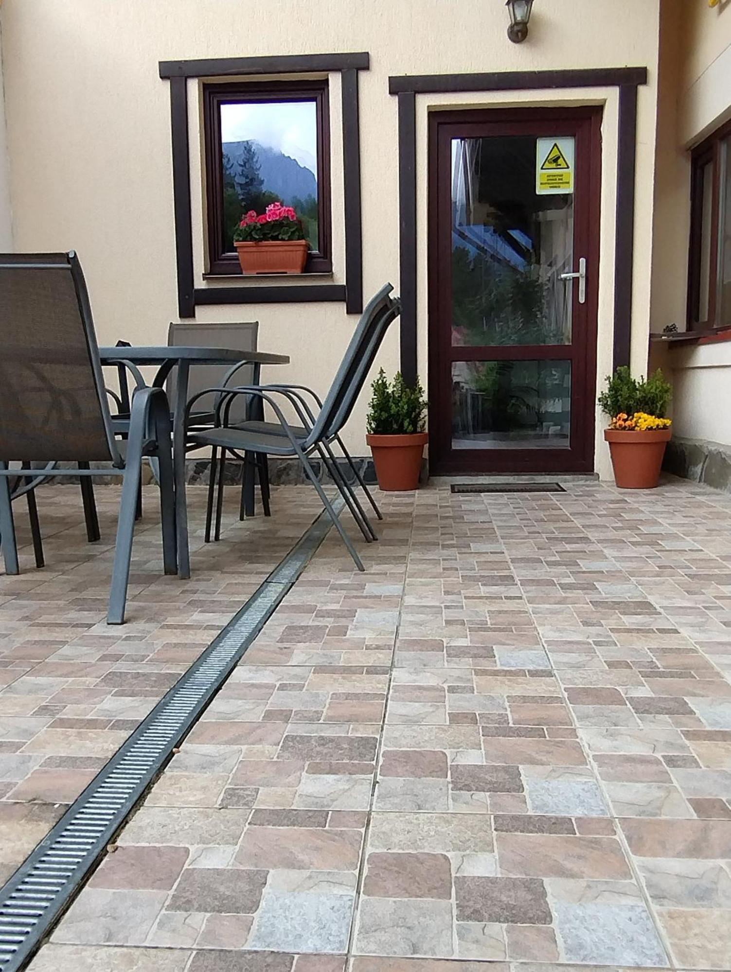 Casa cu Flori Hotel Buşteni Exterior foto